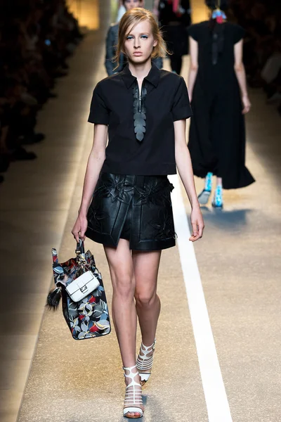 Look 12